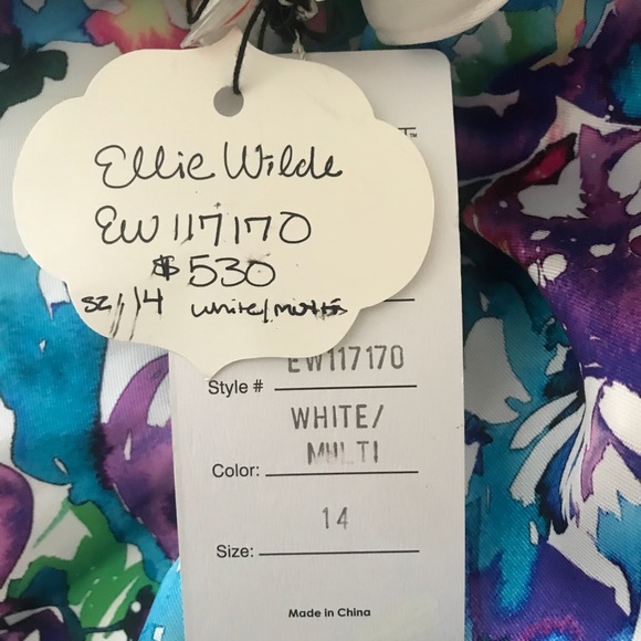 Ellie Wilde Prom dress - Picture 3 of 3